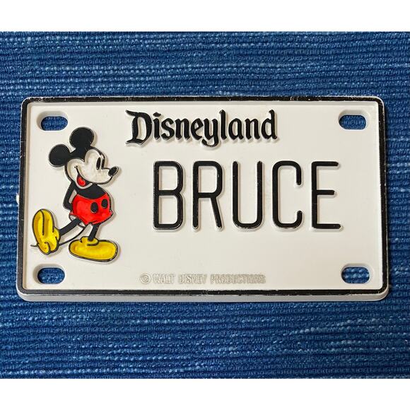 Vintage Plastic 1980's Disneyland Bicycle License Plate Bruce Mickey Mouse 41B - Picture 1 of 2